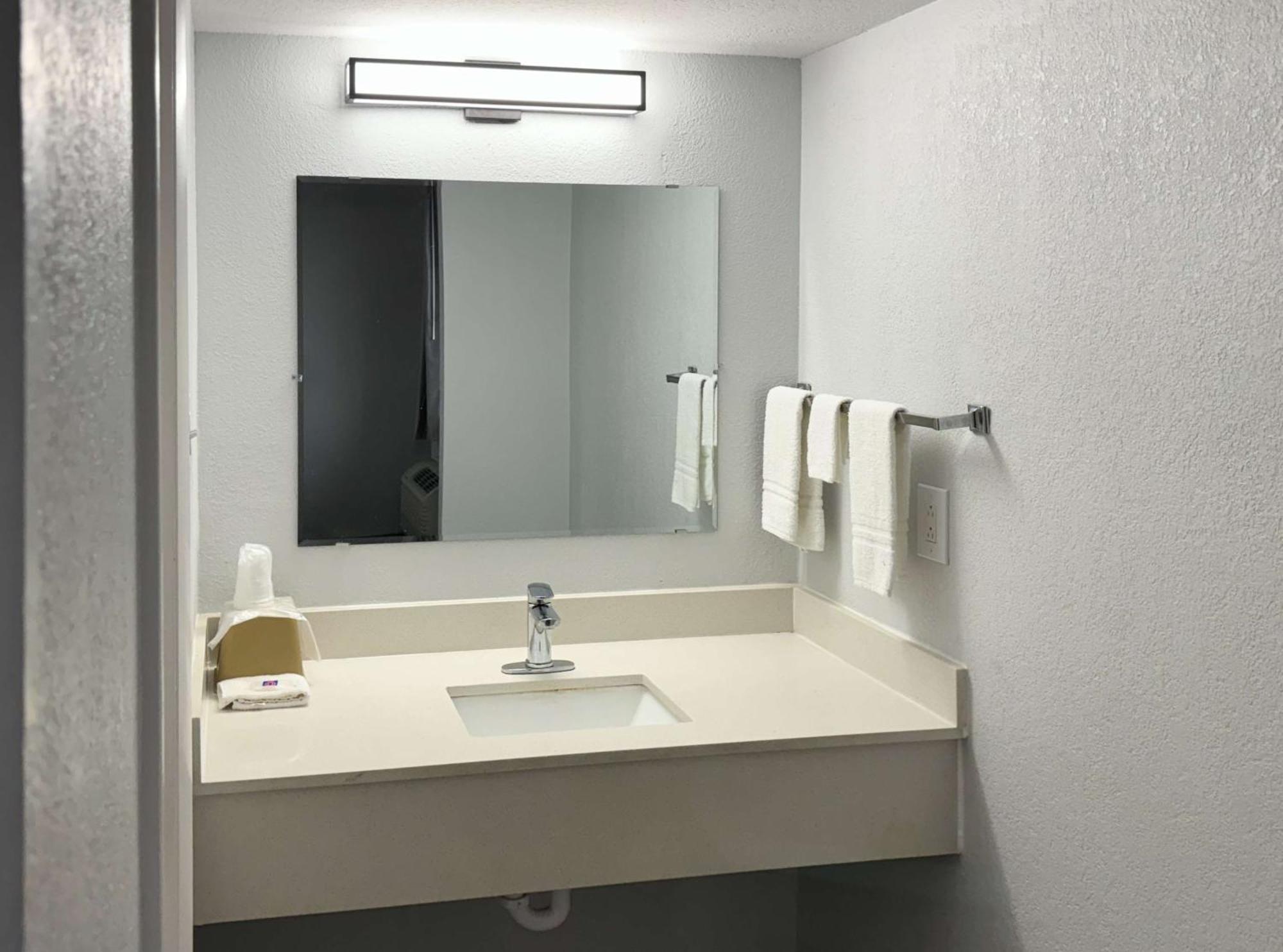Motel 6 Huntsville Al University Dr. Extérieur photo